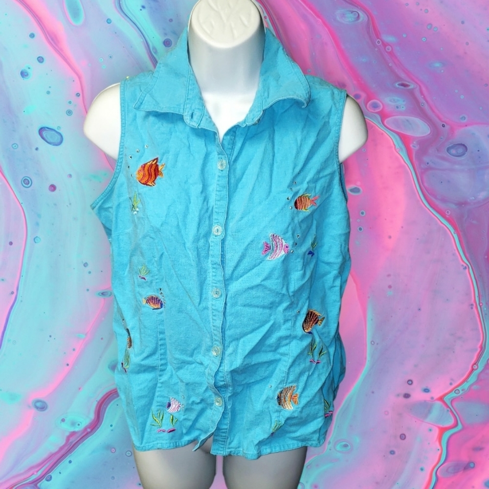Erika Dresses vtg ladies sz md fish blouse